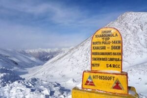 445x297_khardung-la-pass-with-snow-ladakh